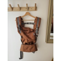location_porte_bebe_marron_loveandcarry_dubonheurinfini